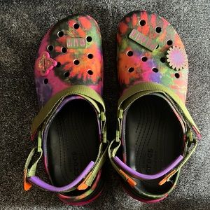Crocs LE Hiker Peace Out m11/w13. New never worn. Perfect condition.